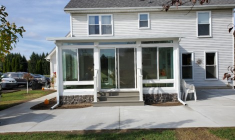 4 Season Sunroom with Faux Brick Skirting - Almont Michigan